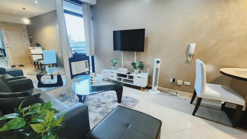 Gramercy Residences Corner 1BR by Casa Franz - image 2