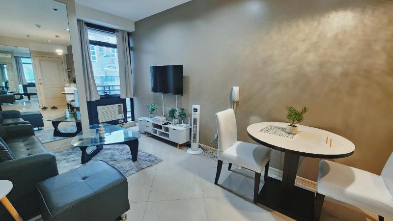 Gramercy Residences Corner 1BR by Casa Franz - image 7