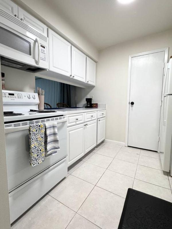 Boho Coastal Studio Near Siesta Key Pool - image 5