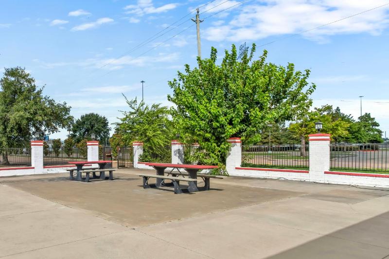 Red Roof Inn Houston - Jersey Village - image 10