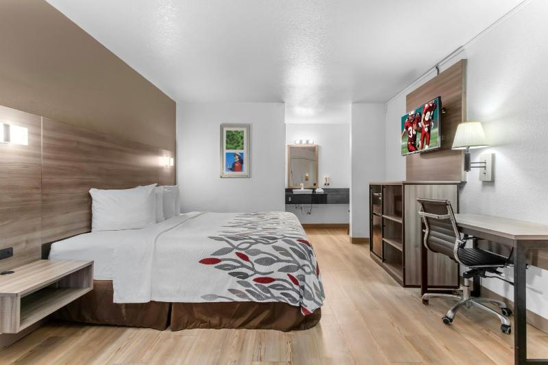 Red Roof Inn Houston - Jersey Village - image 33