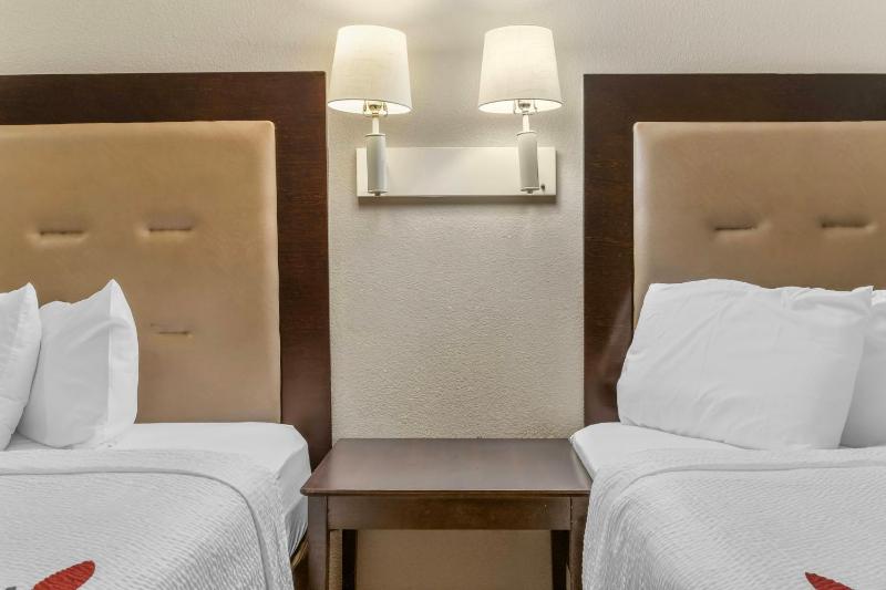Red Roof Inn Houston - Jersey Village - image 4