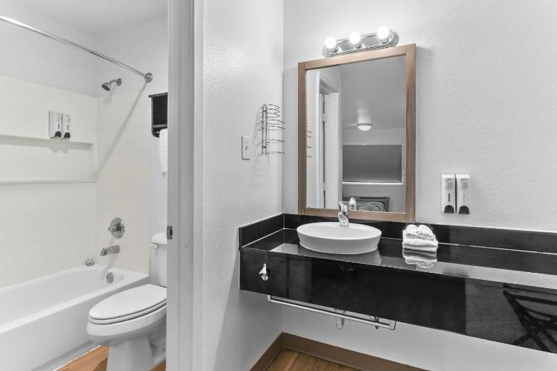 Red Roof Inn Houston - Jersey Village - image 7