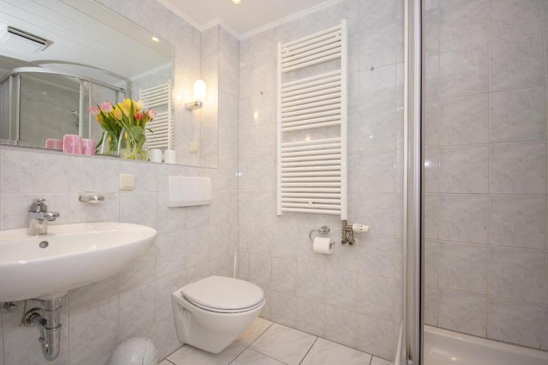Haus Rügensonne App 05 - Bade- & Erlebniswelt täglich inklusive - image 3