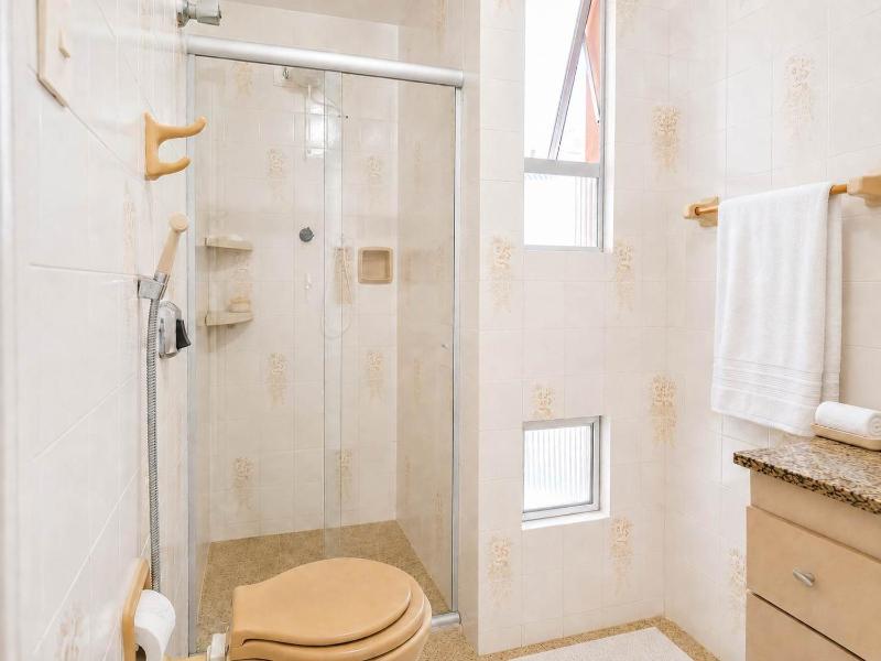 Apartamento na Quadra da Praia do Forte 3 Quartos com Ar Condicionado - image 4