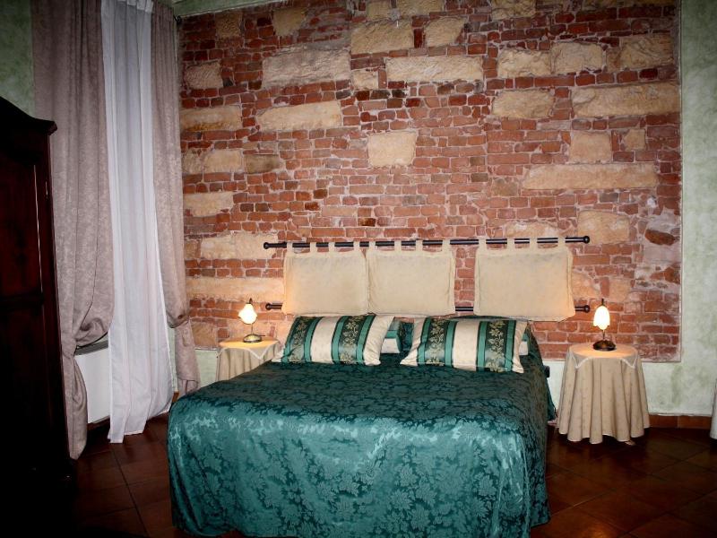 Quadruple Room with Private Bathroom image 2