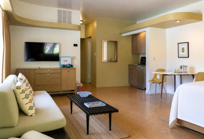 The Hideaway - 21 and Over - A Town & Desert Boutique Hotel - image 25