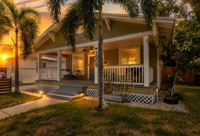 Boho Bliss Downtown Retreat - Tampa Heights -Tampa - image 1