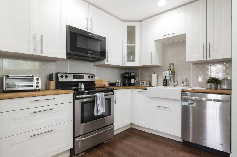 Boho Bliss Downtown Retreat - Tampa Heights -Tampa - image 6