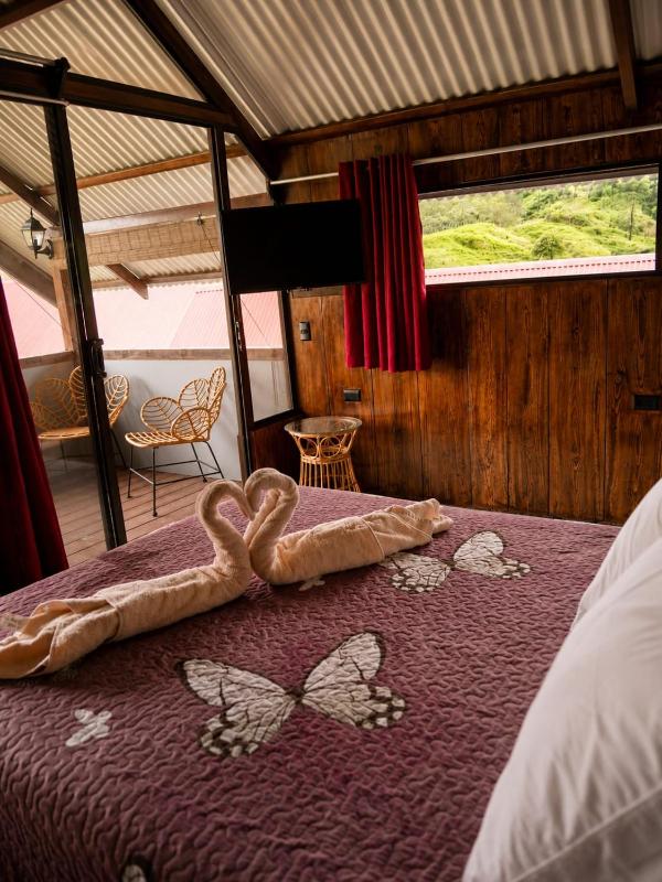 Shanti Cabin Jacuzzi y Escapada Romántica - image 5