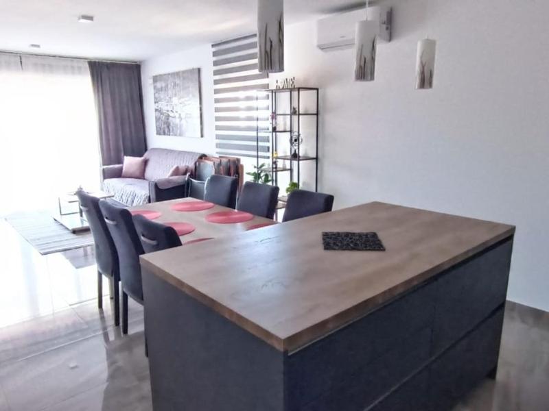 Dalmatia Apartments - Three Bedroom Apartment with Balcony and Sea View 7 - image 6