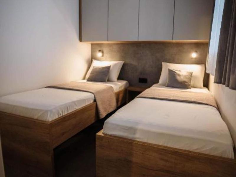 Lux Mobile Homes Vodice - Two bedroom home with private hot tub Aurora - image 17