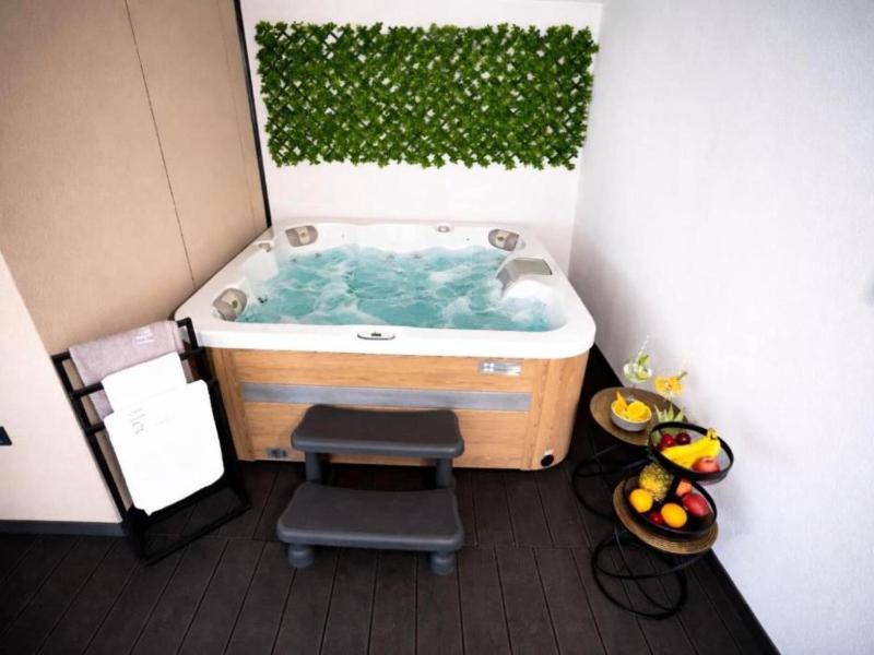 Lux Mobile Homes Vodice - Two bedroom home with private hot tub Aurora - image 12