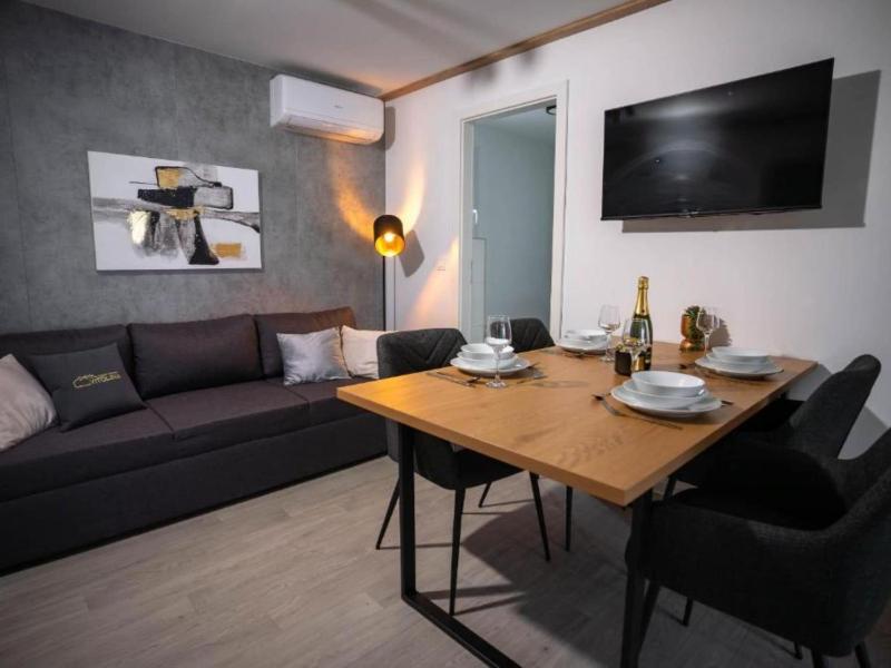 Lux Mobile Homes Vodice - Two bedroom home with private hot tub Aurora - image 30