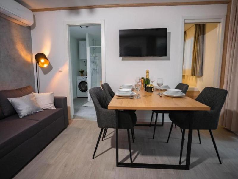 Lux Mobile Homes Vodice - Two bedroom home with private hot tub Aurora - image 9