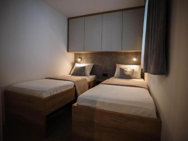Lux Mobile Homes Vodice - Two bedroom home with private hot tub Aria - image 16