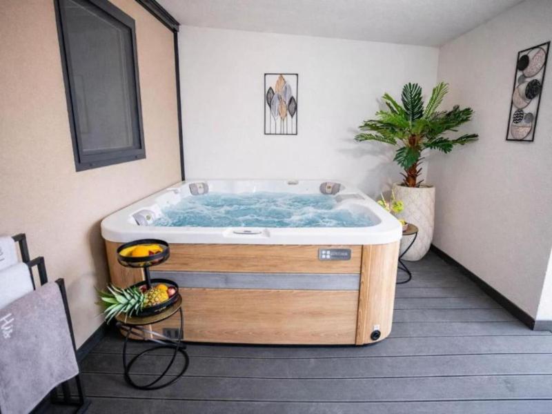 Lux Mobile Homes Vodice - Two bedroom home with private hot tub Aria - image 17
