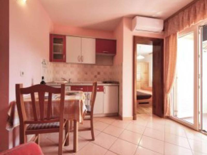 Apartment Stefani - one bedroom apartment with sea view and balcony A2 - image 3