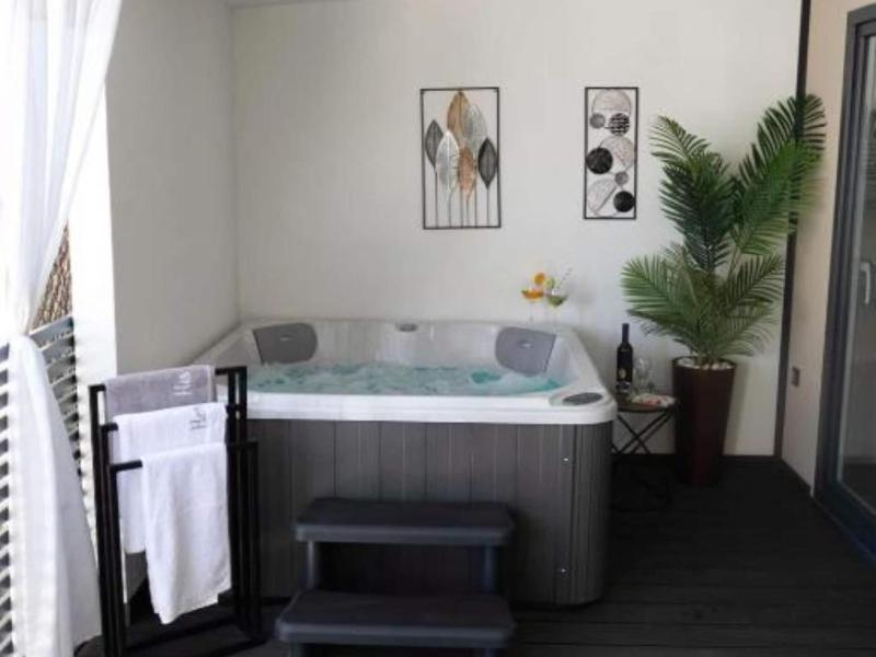 Lux Mobile Homes Vodice - Two bedroom home with private hot tub Maris - image 22