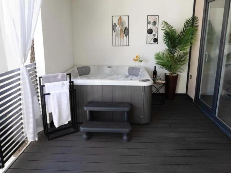 Lux Mobile Homes Vodice - Two bedroom home with private hot tub Maris - image 3