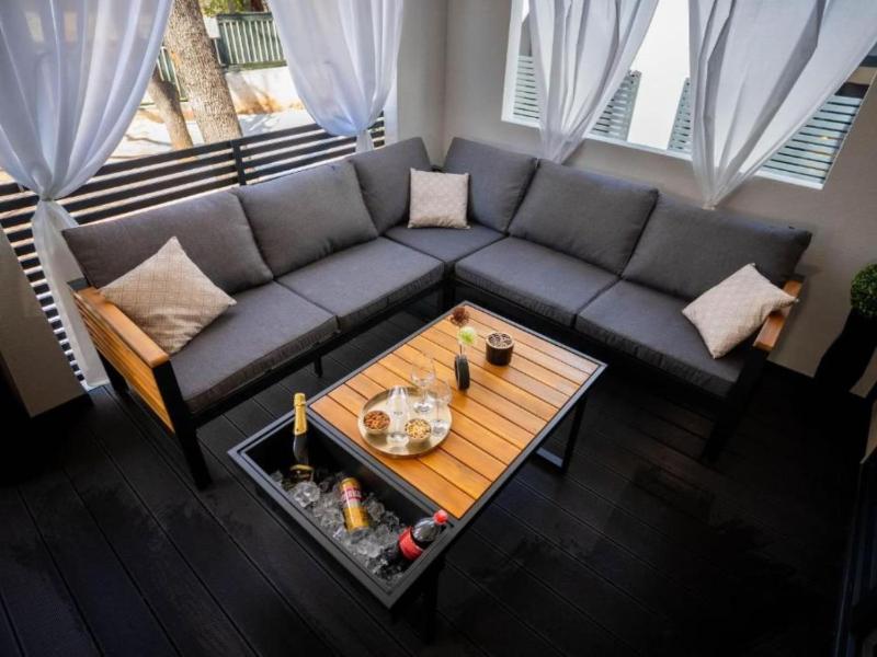 Lux Mobile Homes Vodice - Two bedroom home with private hot tub Maris - image 18
