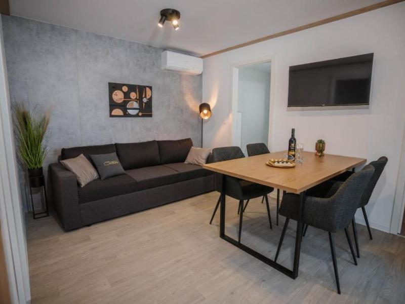 Lux Mobile Homes Vodice - Two bedroom home with private hot tub Maris - image 8