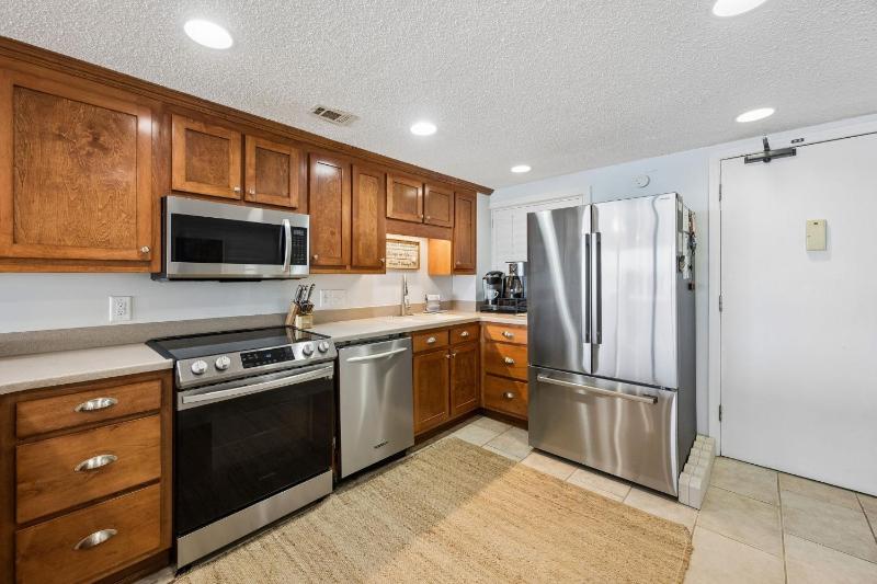 Beachfront 6th floor Condo with Ocean View - Amelia by the Sea - image 36