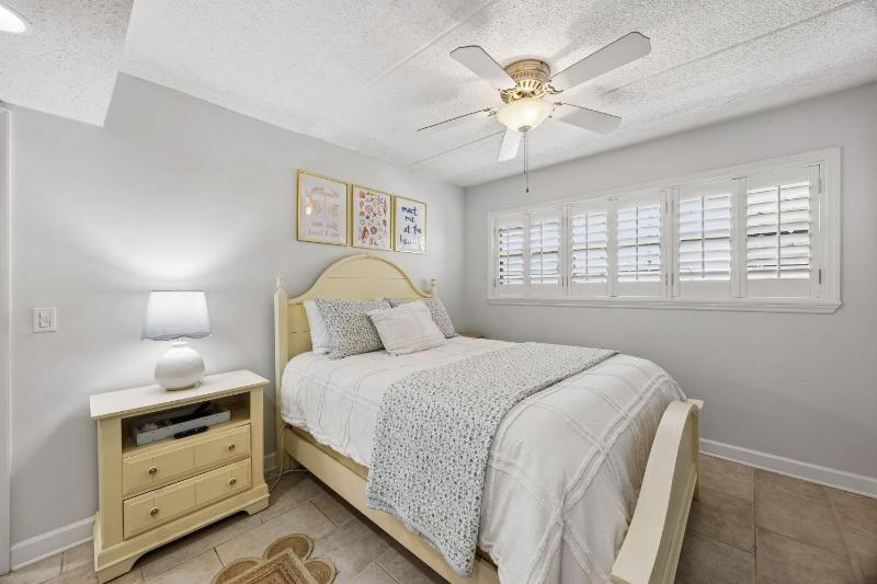 Beachfront 6th floor Condo with Ocean View - Amelia by the Sea - image 31