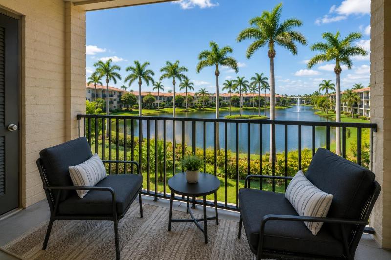 Palm Oasis Sarasota Spacious 2BR 2BA - image 1