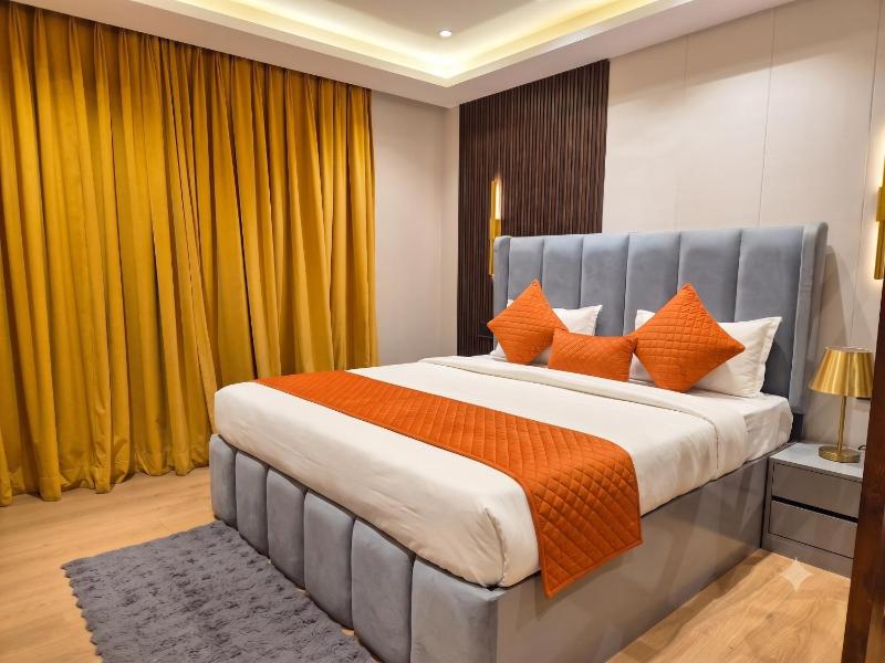 Hotel Blue Galaxy Gaur City Noida - image 1