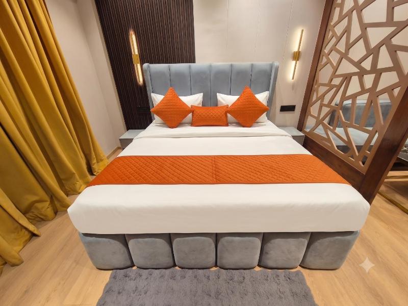 Hotel Blue Galaxy Gaur City Noida - image 8