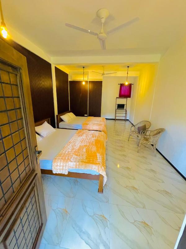 Dahanayaka Hotel & Rooms - Kekanadura - image 9