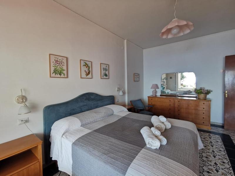 Bouganville & Sea - image 16