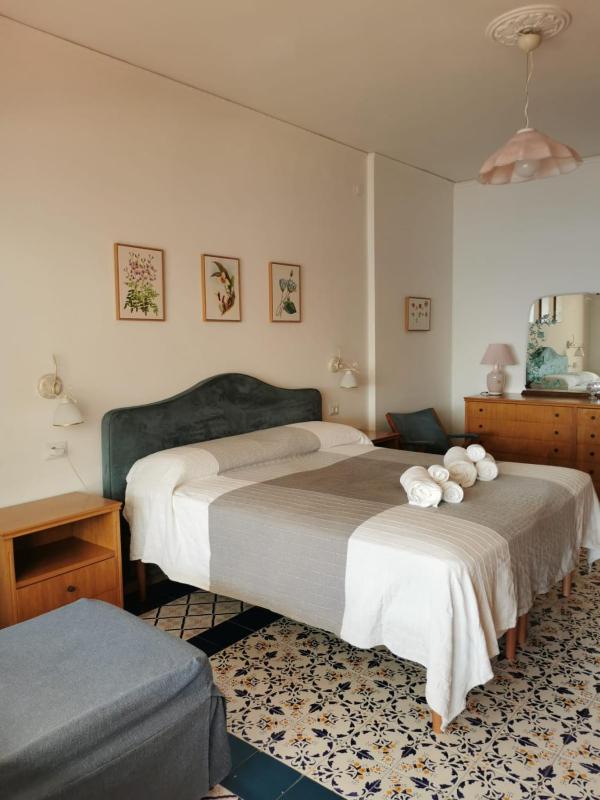Bouganville & Sea - image 34