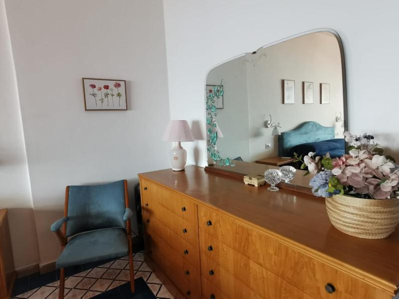 Bouganville & Sea - image 31