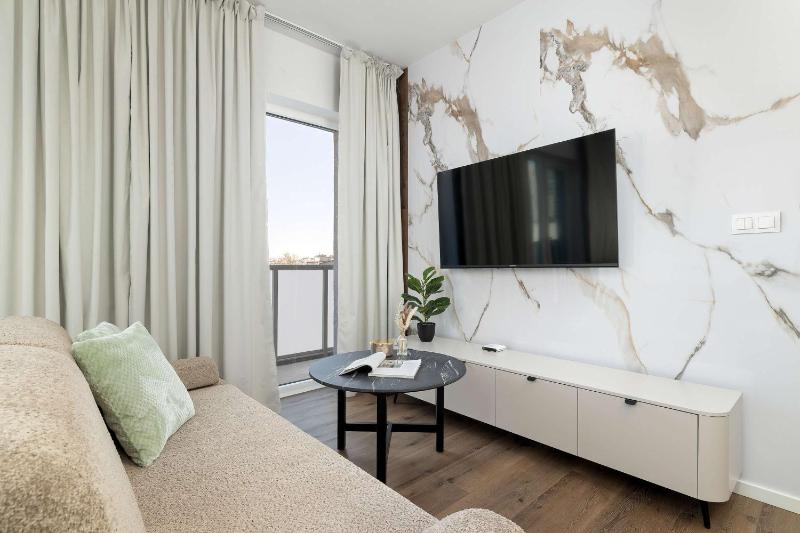 Family Apartment with Parking Close to Spodek by Noclegi Renters - image 37