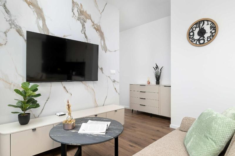 Family Apartment with Parking Close to Spodek by Noclegi Renters - image 4