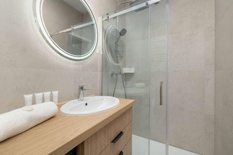 Family Apartment with Parking Close to Spodek by Noclegi Renters - image 48