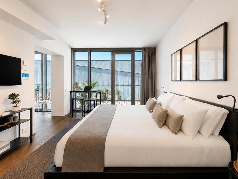 Easylife-Genova-Waterfront Suite-Luxury Design - image 7
