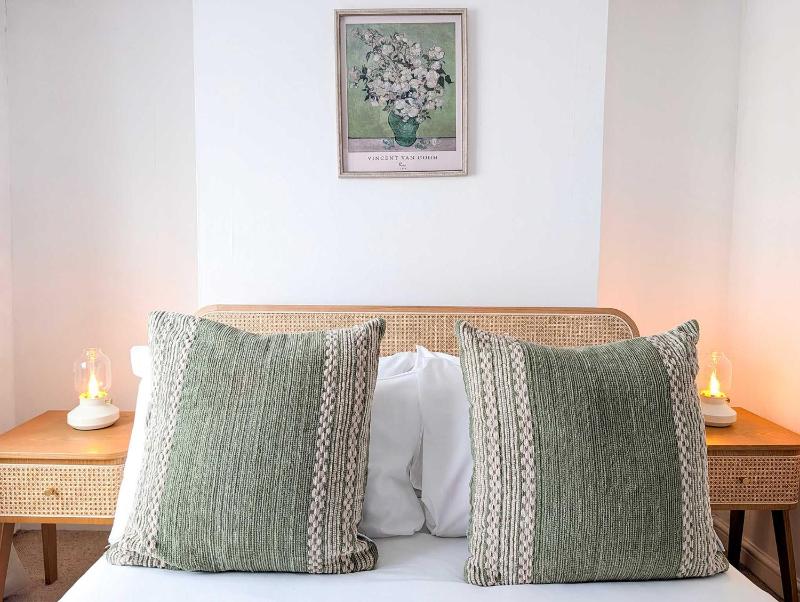 Old Vine Cottage - Terrace - by Brighton Holiday Lets - image 11
