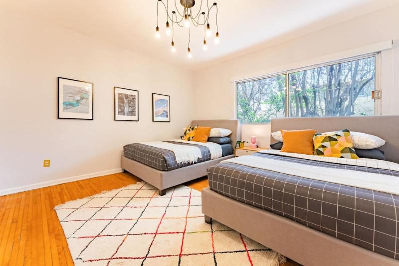 Family Home with Private Patio and City Views - image 21