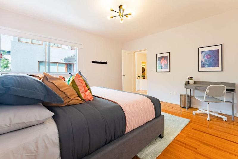 Family Home with Private Patio and City Views - image 31