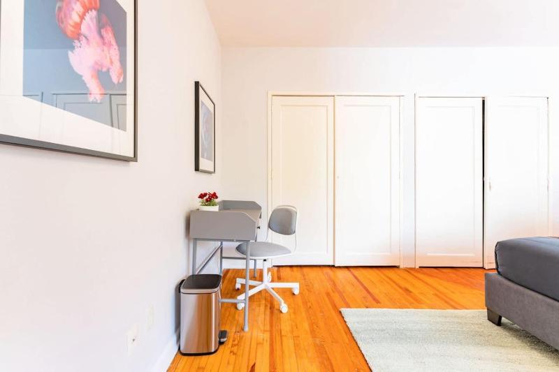 Family Home with Private Patio and City Views - image 29