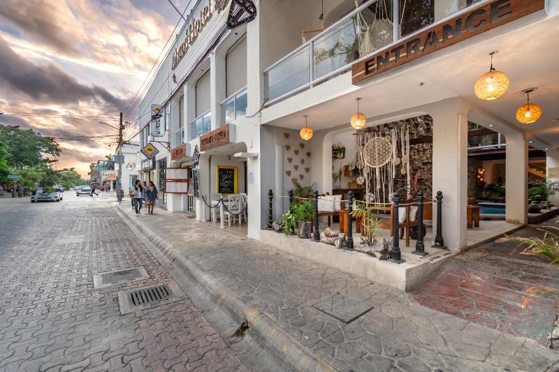 Ahava Hotel - image 24