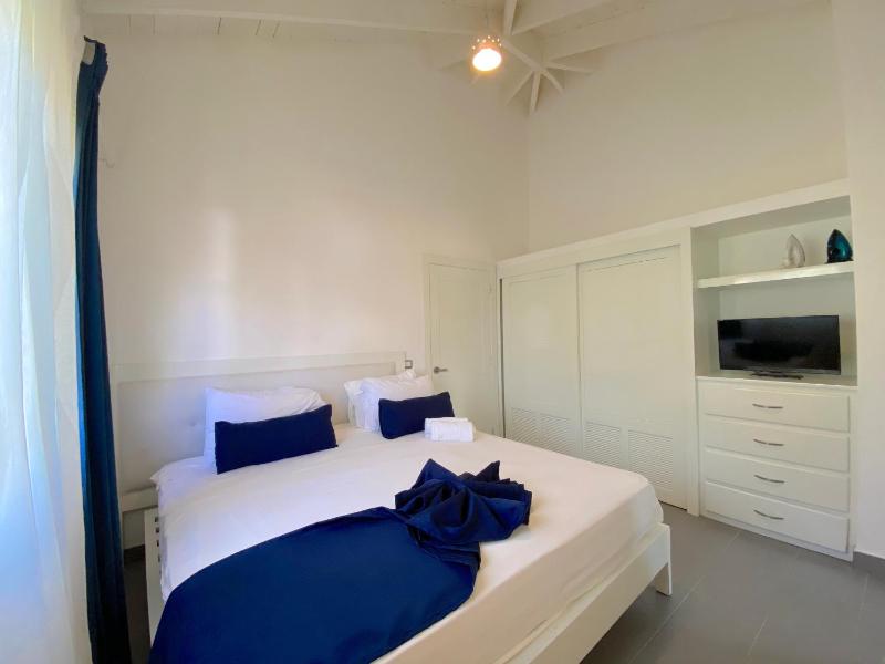 CORAL Villas & Suites with OCEAN view - POOL - BBQ - SPA - image 9
