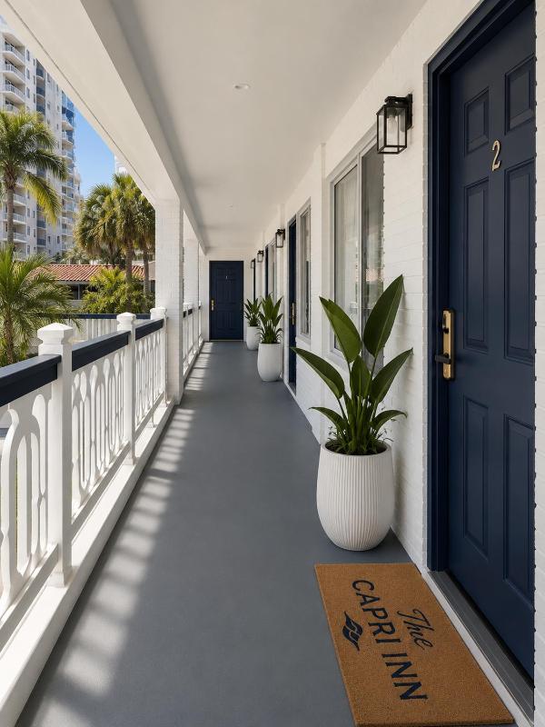 Bright Queen Room Steps from the Beach - image 8