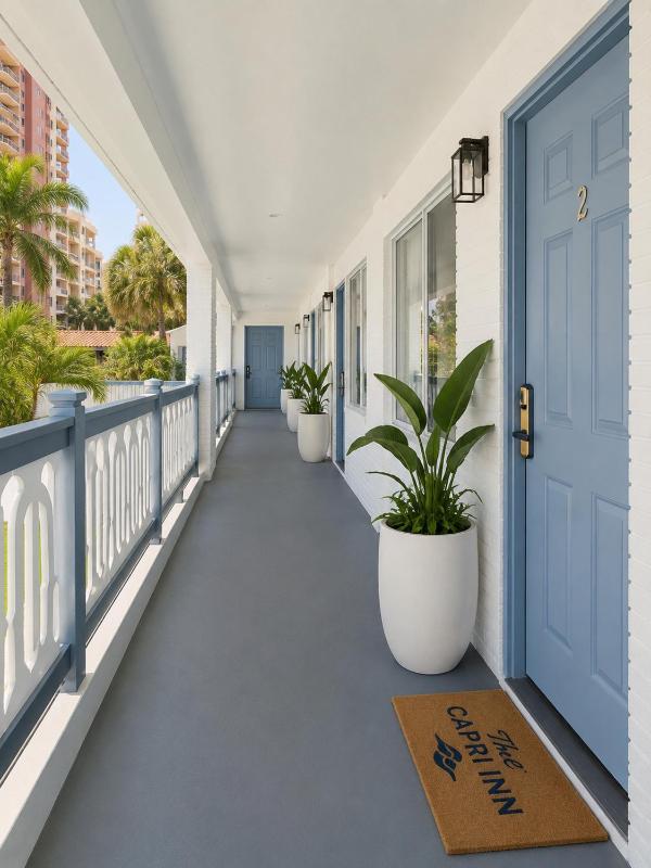 Bright Queen Room Steps from the Beach - image 15