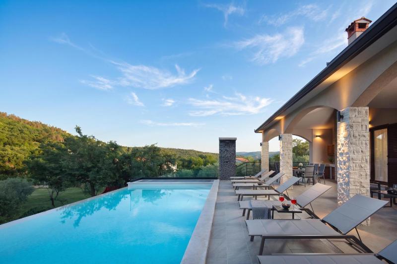 Villa Terra with Pool & Sauna near Rabac - image 7