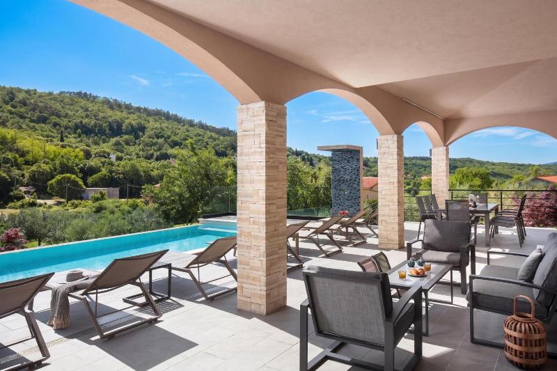 Villa Terra with Pool & Sauna near Rabac - image 12