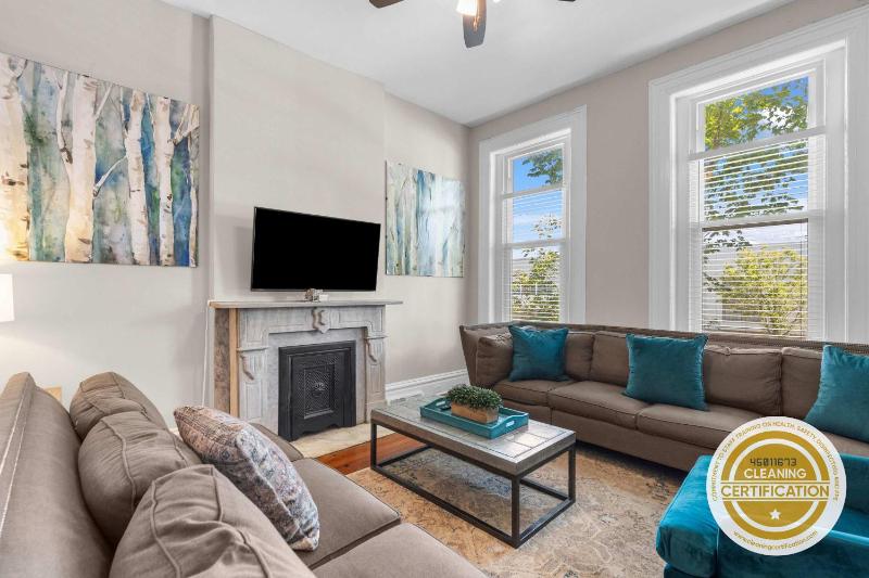 Charming STL Home Near Attractions ABODEbucks - image 1